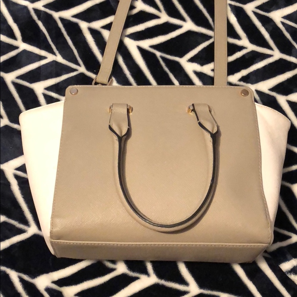 🔴SOLD🔴Cute crossbody purse, perfect condition